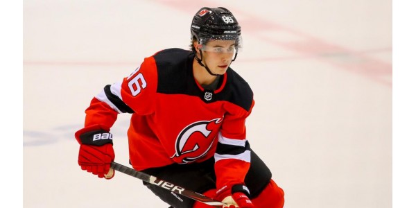 Hughes et Pederson ont respectivement signé des contrats avec les Canucks de Vancouver